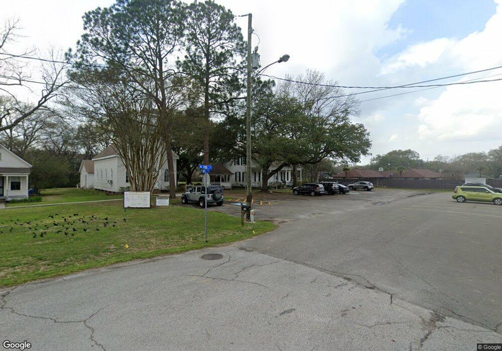 504 N Pine St, Tomball, TX 77375 - photo 1