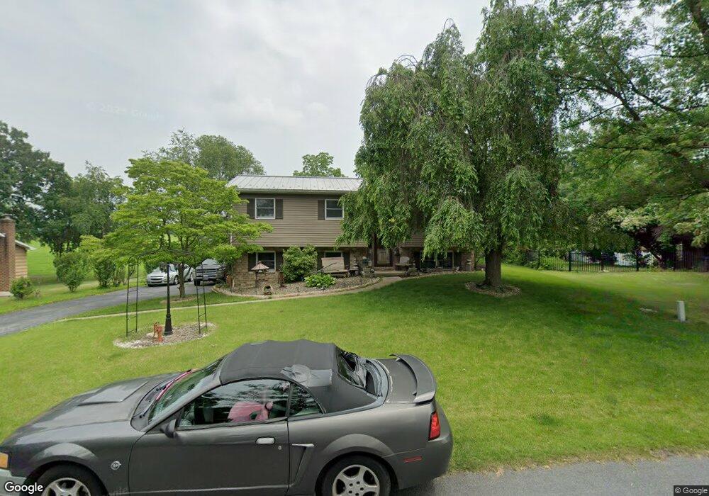 1544 E Strohm Dr, Chambersburg, PA 17202 - photo 1