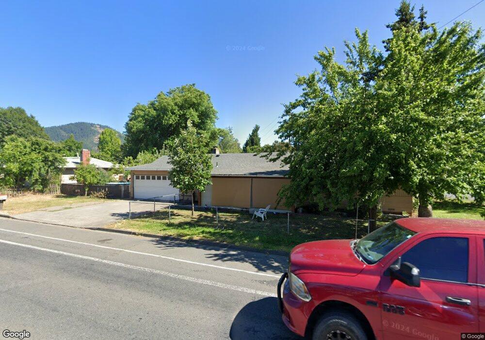 907 SE M St, Grants Pass, OR 97526 - photo 1