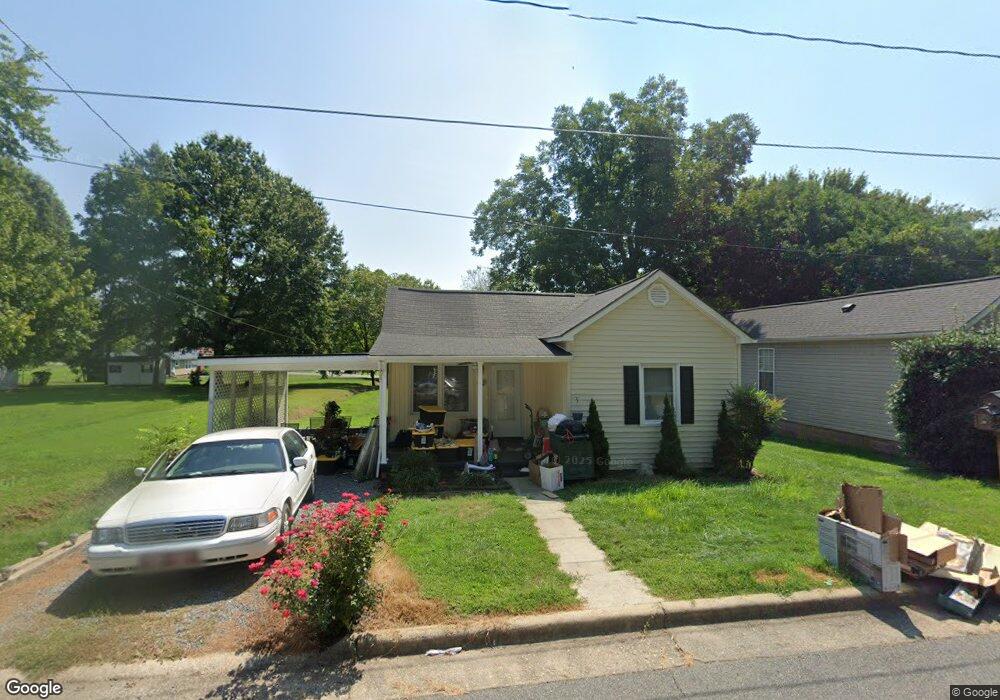 317 N 4th Ave, Mayodan, NC 27027 - photo 1