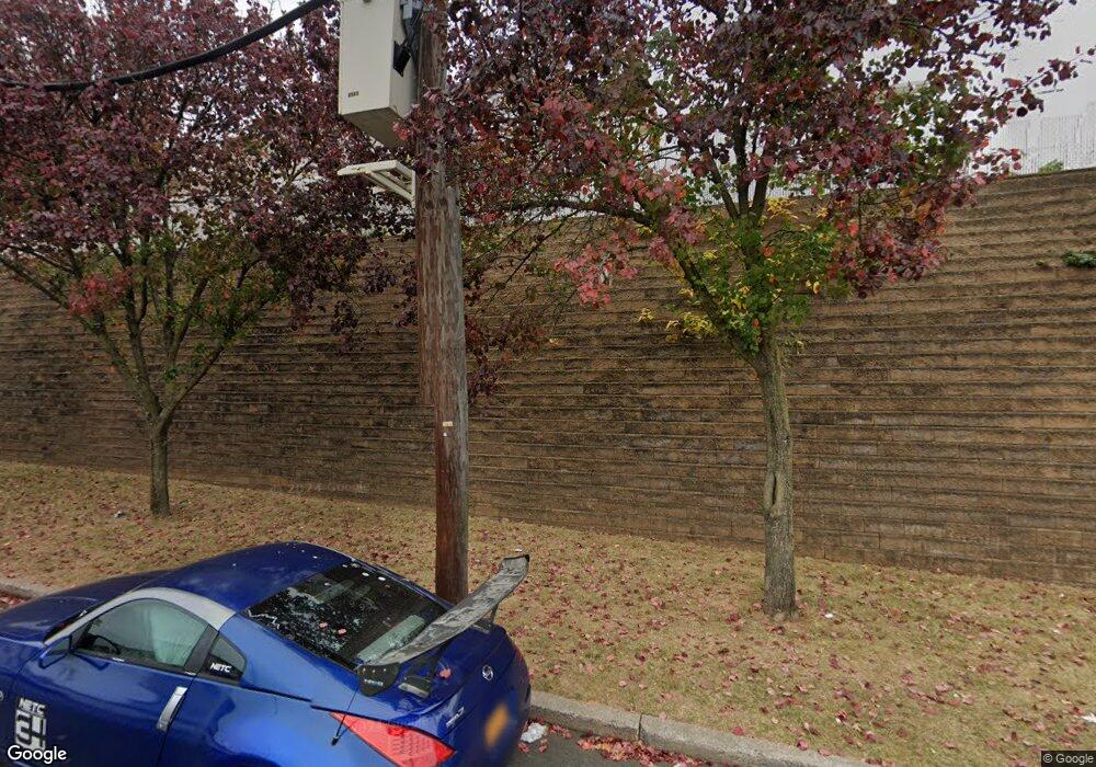 267 Skyline Dr, Staten Island, NY 10304 - photo 1