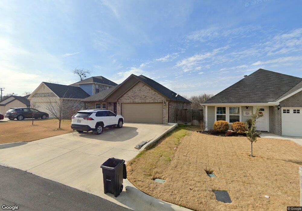 818 N Ridge Dr, Fort Worth, TX 76108 - photo 1