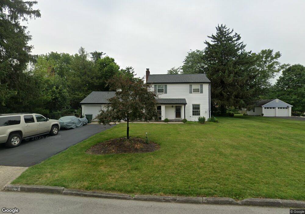 679 E Beaumont Rd, Columbus, OH 43214 - photo 1