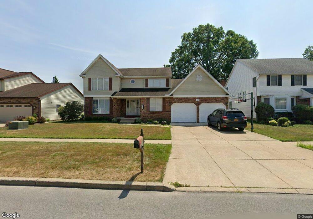 825 Thomas Fox Dr W, North Tonawanda, NY 14120 - photo 1