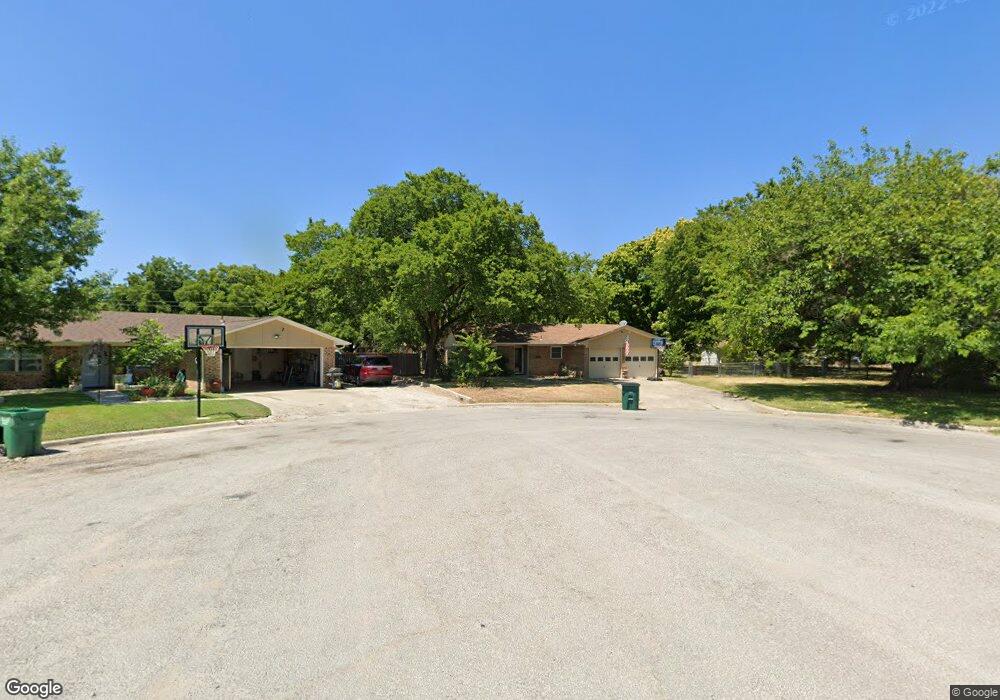 904 Dover Cir, Gainesville, TX 76240 - photo 1