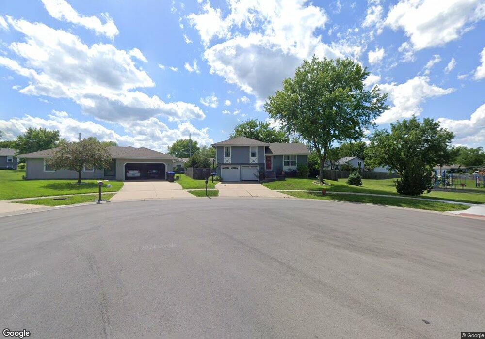 2523 SW Stutley Ct, Topeka, KS 66614 - photo 1