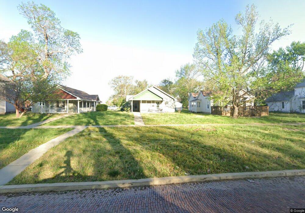 513 SW Clay St, Topeka, KS 66606 - photo 1