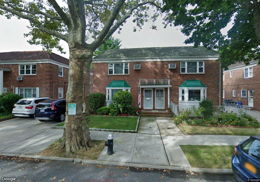 7546 197th St, Fresh Meadows, NY 11366 - photo 1