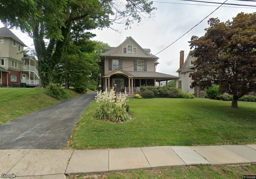 121 W Wayne Ave, Wayne, PA 19087 - photo 1