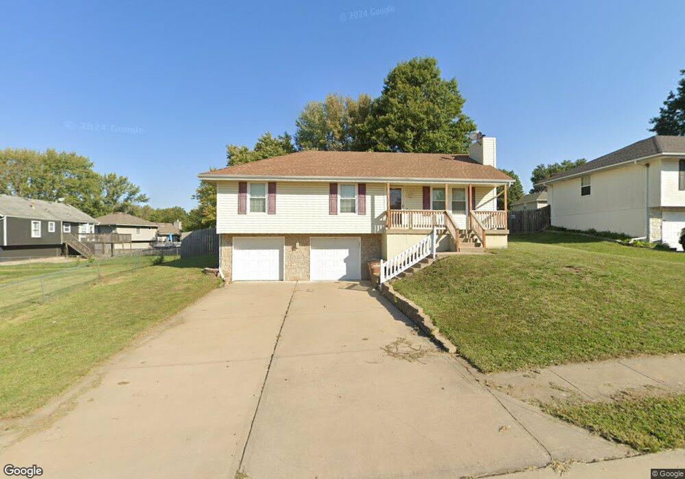 1706 Roberta Dr, Raymore, MO 64083 - photo 1