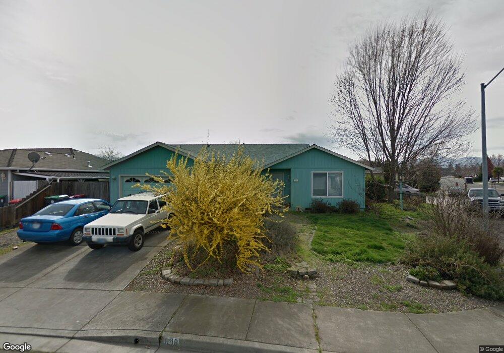 1018 Fairfield Ave, Central Point, OR 97502 - photo 1