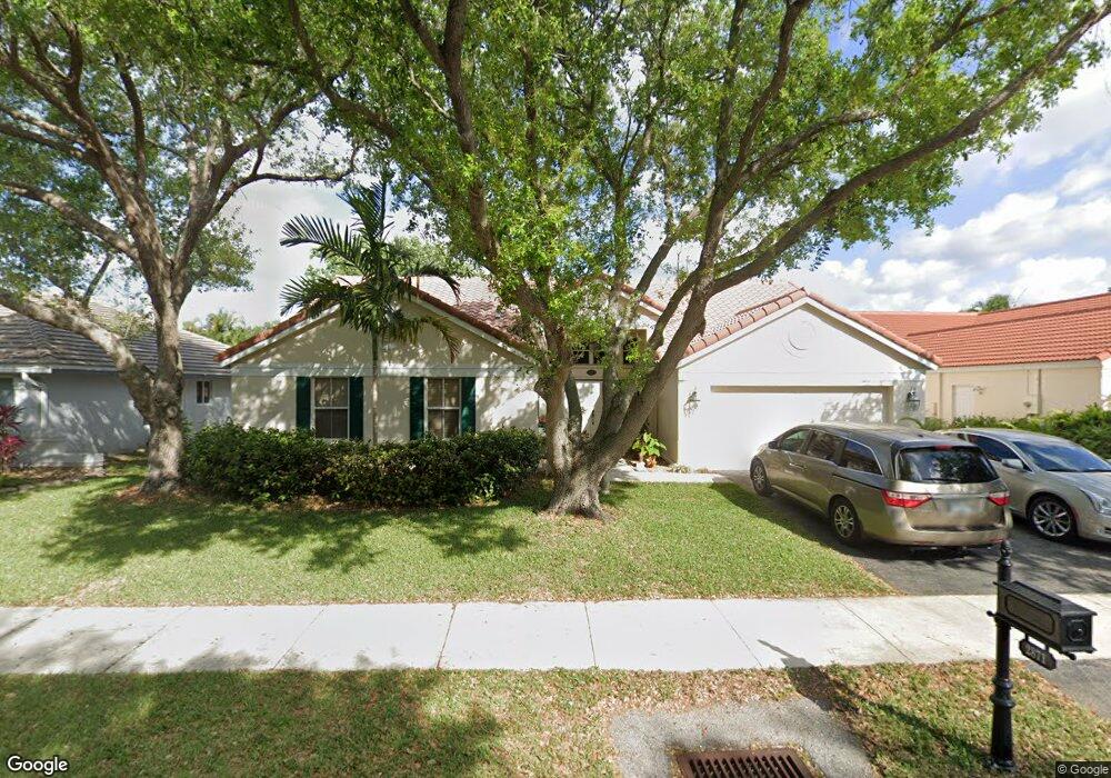 2871 Hidden Hollow Ln, Davie, FL 33328 - photo 1