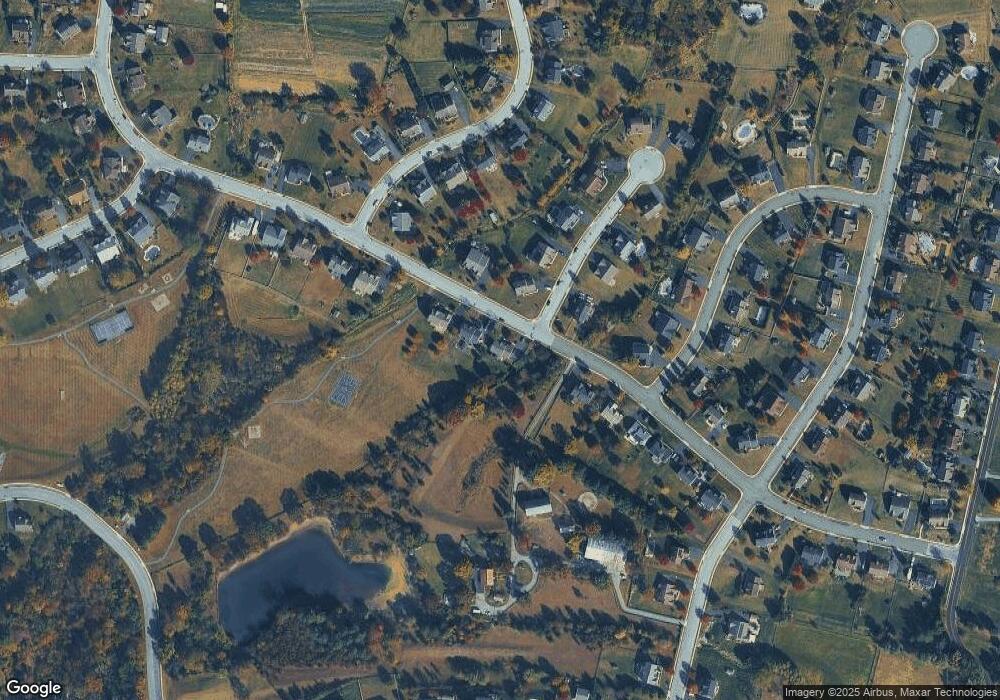 408 Farmingdale Dr, Douglassville, PA 19518 - photo 1