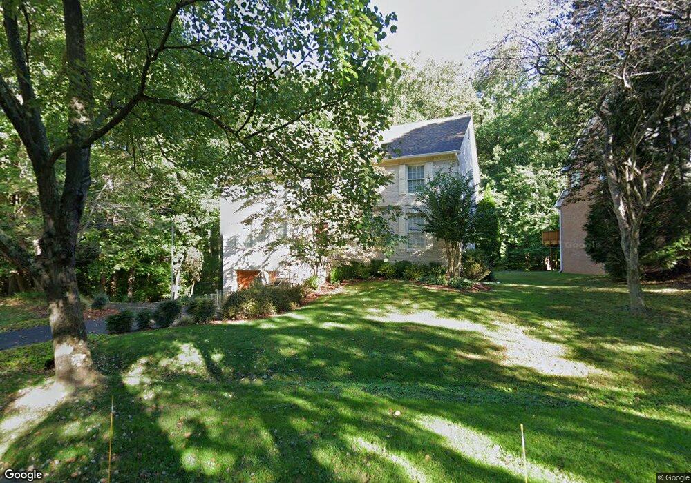 10332 Windsor View Dr, Potomac, MD 20854 - photo 1