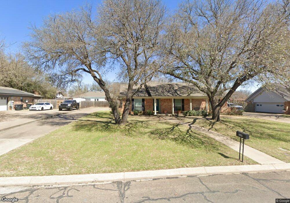 829 S Ridgeway Dr, Cleburne, TX 76033 - photo 1