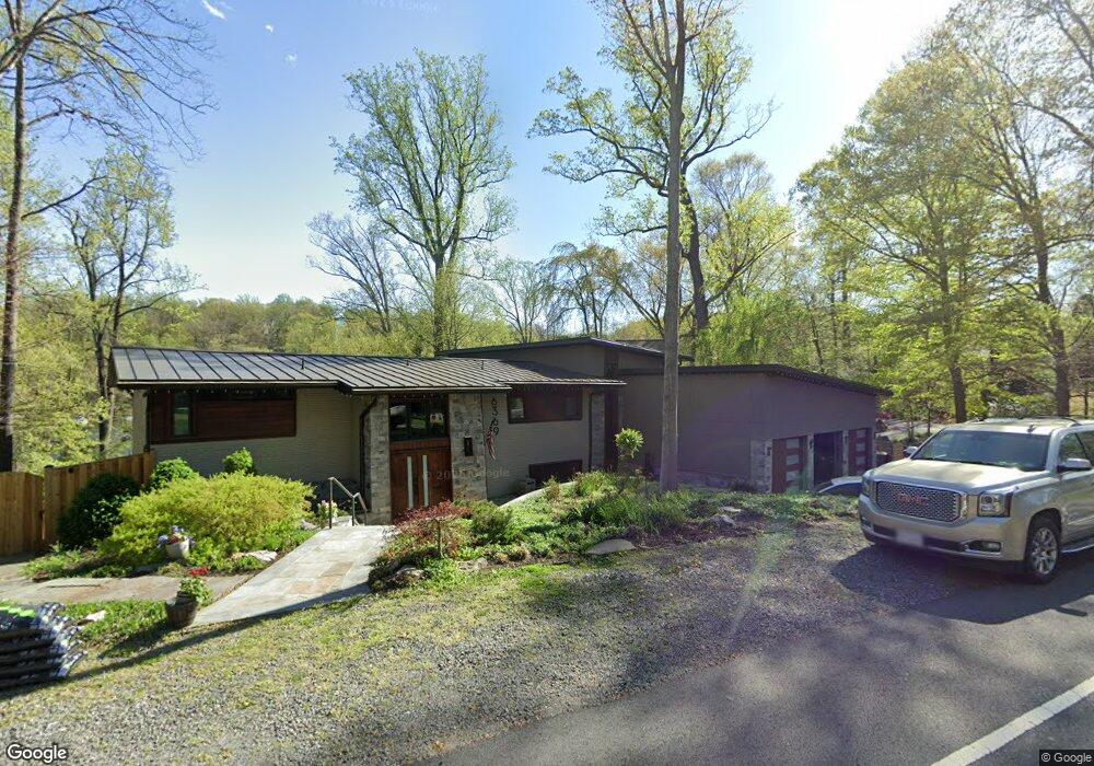 6369 Waterway Dr, Falls Church, VA 22044 - photo 1