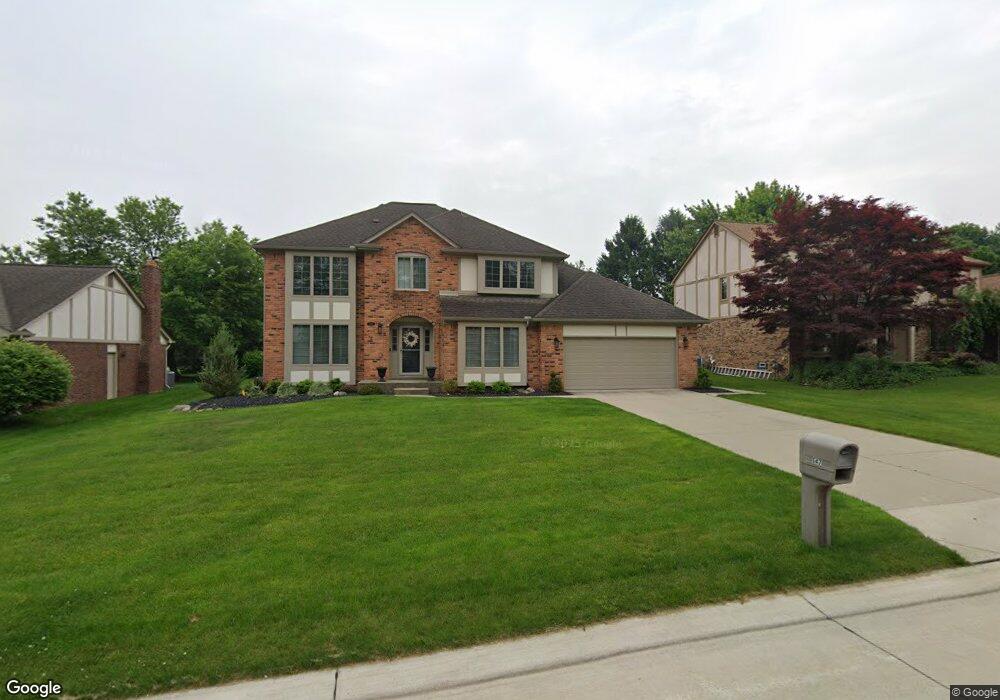 547 Shellbourne Dr, Rochester Hills, MI 48309 - photo 1