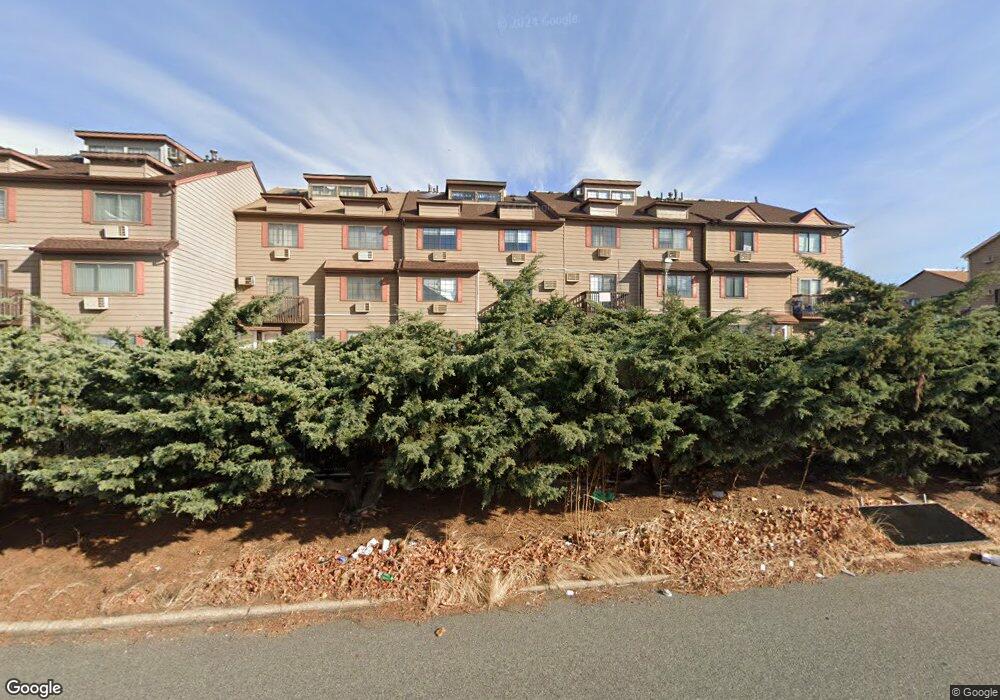 88A Daffodil Ln unit 122, Staten Island, NY 10314 - photo 1