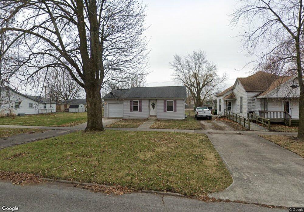 913 Prairie Ave, Mattoon, IL 61938 - photo 1
