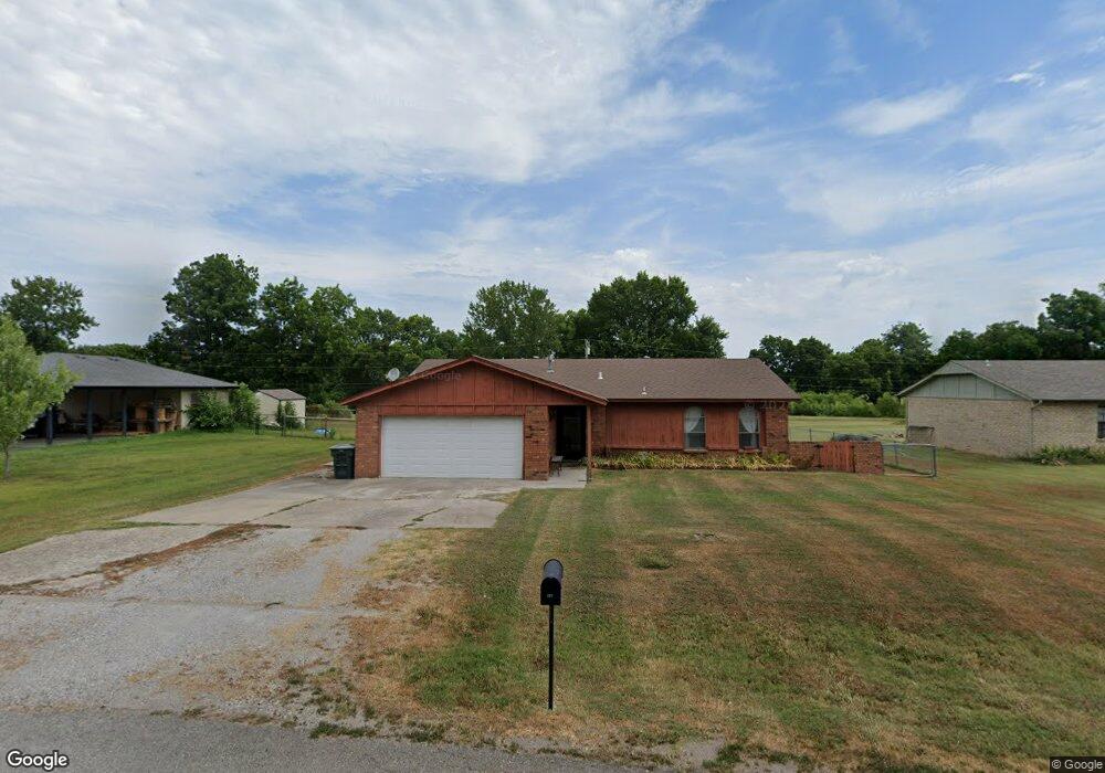 407 E Maple St, Skiatook, OK 74070 - photo 1