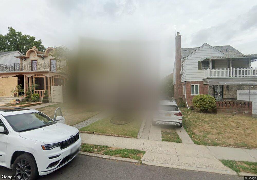 7634 176th St, Fresh Meadows, NY 11366 - photo 1