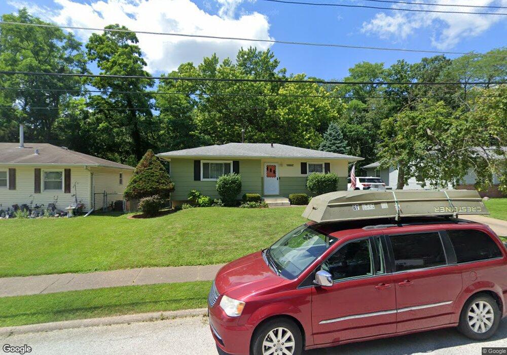 1032 N Thornwood Ave, Davenport, IA 52804 - photo 1