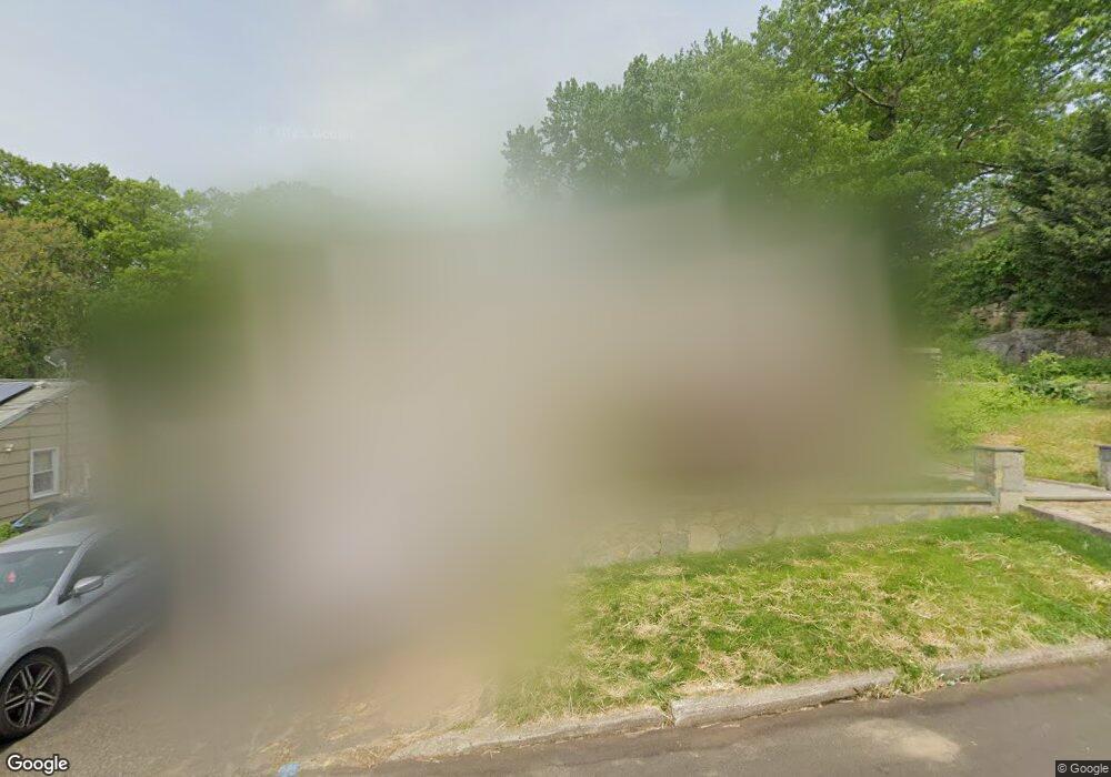 220 Red Oak Rd, Bridgeport, CT 06606 - photo 1