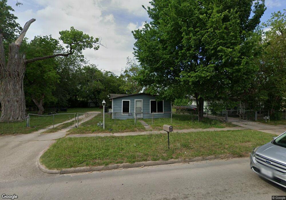 1006 N Victory Dr, Houston, TX 77088 - photo 1
