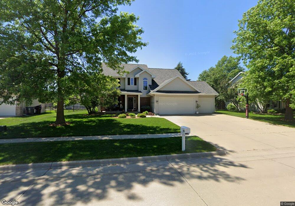 828 Eagle Ridge Rd, Cedar Falls, IA 50613 - photo 1