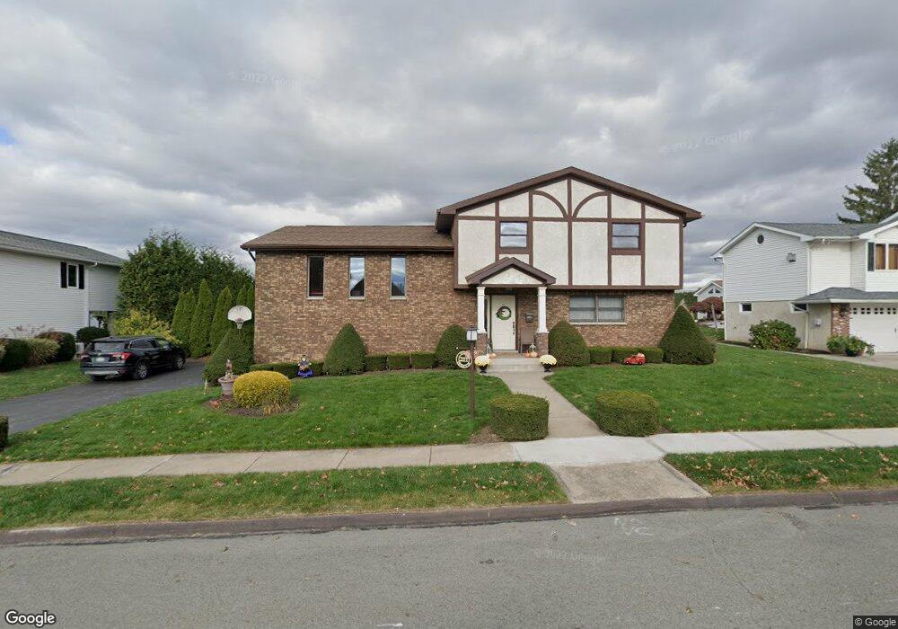 201 W Swinick Dr, Dunmore, PA 18512 - photo 1