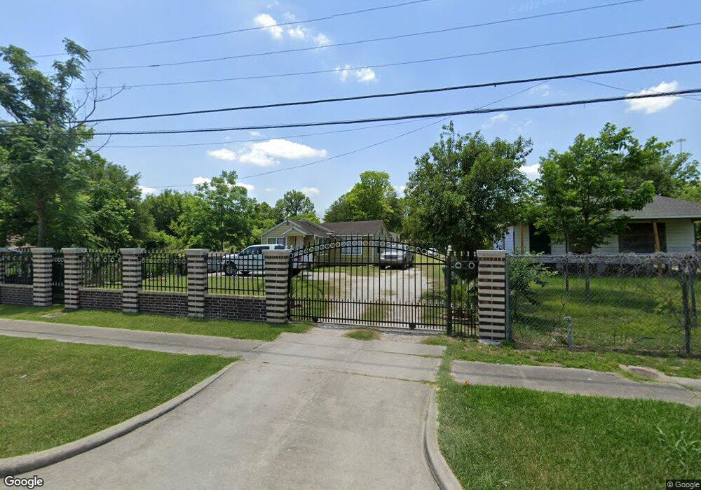 5209 Pickfair St, Houston, TX 77026 - photo 1
