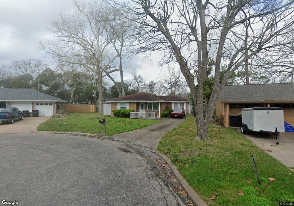 301 Cypress St, Alvin, TX 77511 - photo 1