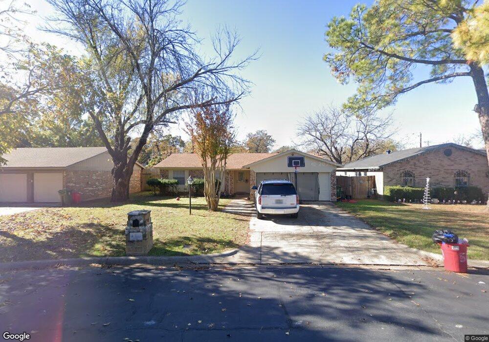 513 Holly Hill Dr, Hurst, TX 76053 - photo 1