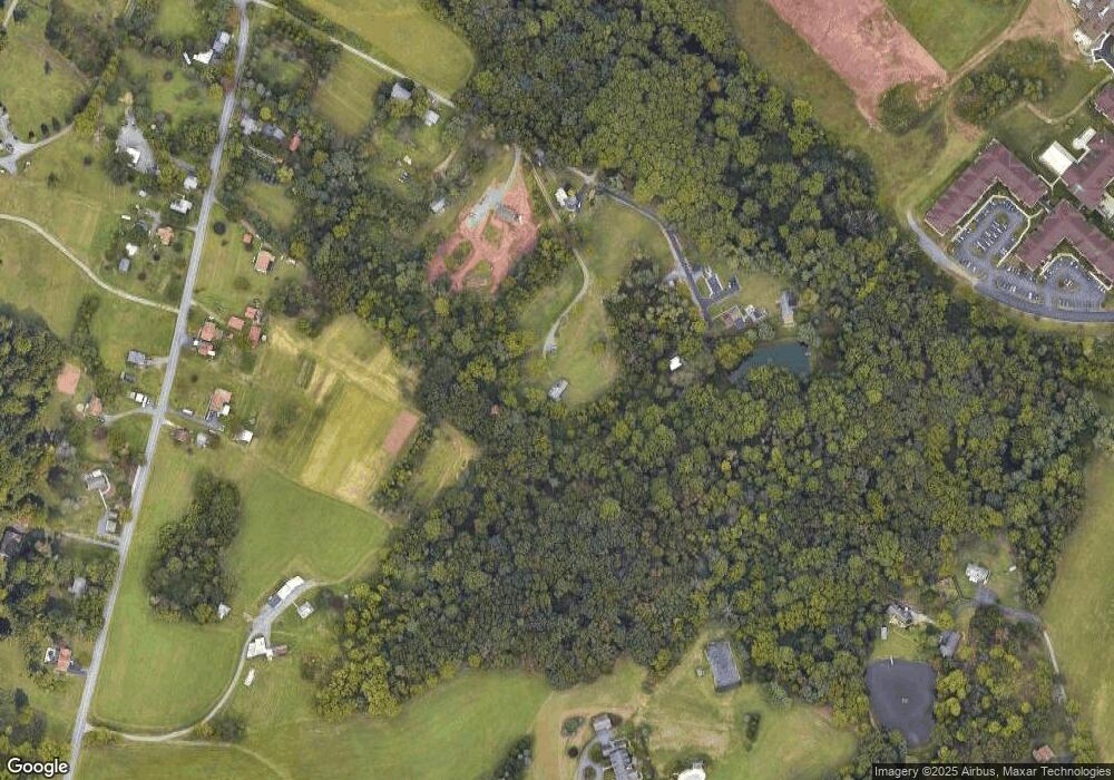 85 Woodpecker Ln, Reading, PA 19607 - photo 1