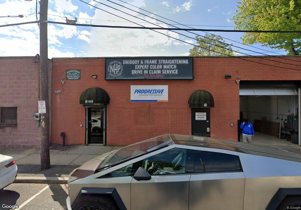 910 3rd Ave, New Hyde Park, NY 11040 - photo 1