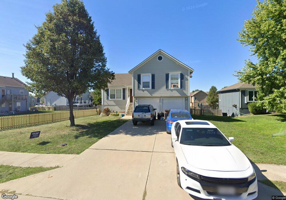 720 Furlong Dr, Raymore, MO 64083 - photo 1