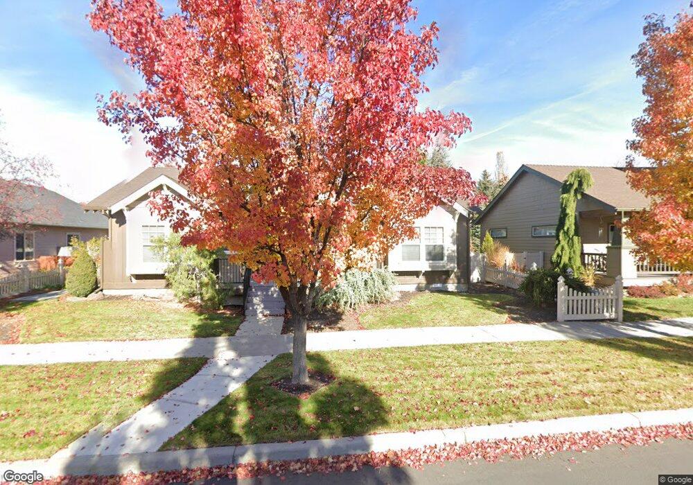 1611 NW Ivy Ave, Redmond, OR 97756 - photo 1