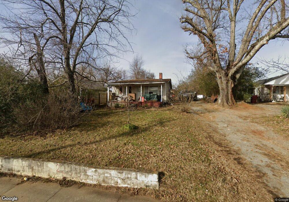 2205 E Fairview Ave, Johnson City, TN 37601 - photo 1