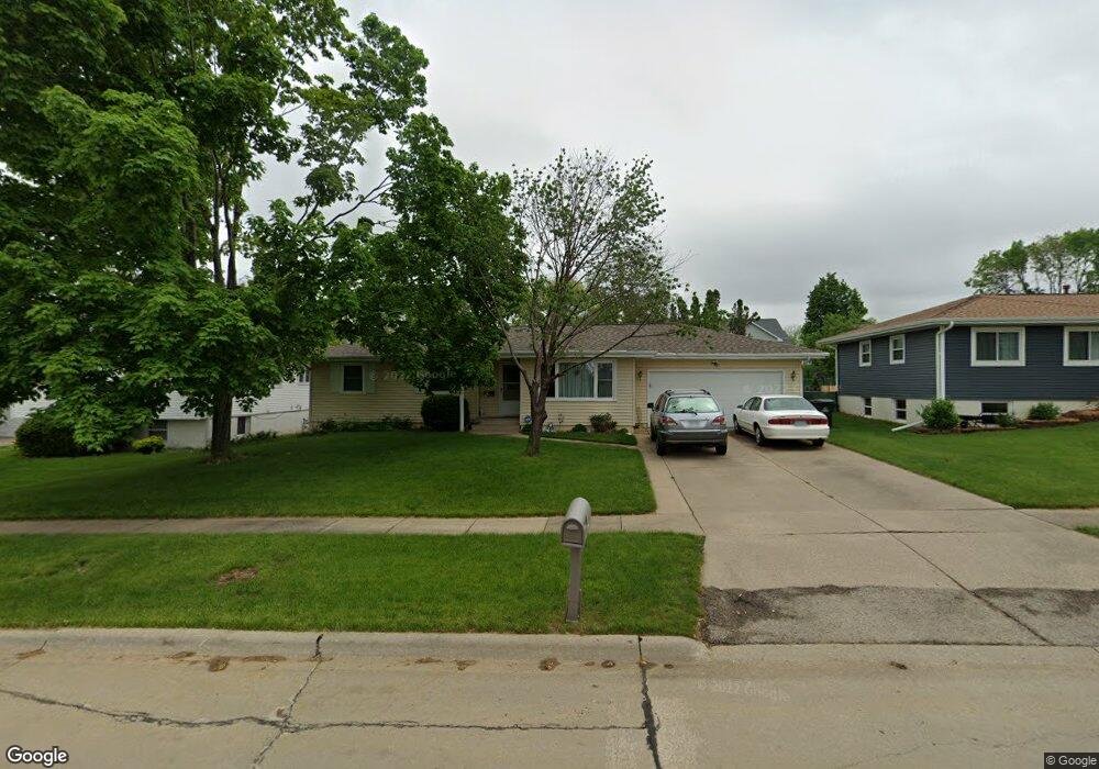 3004 Van Buren Dr SW, Cedar Rapids, IA 52404 - photo 1