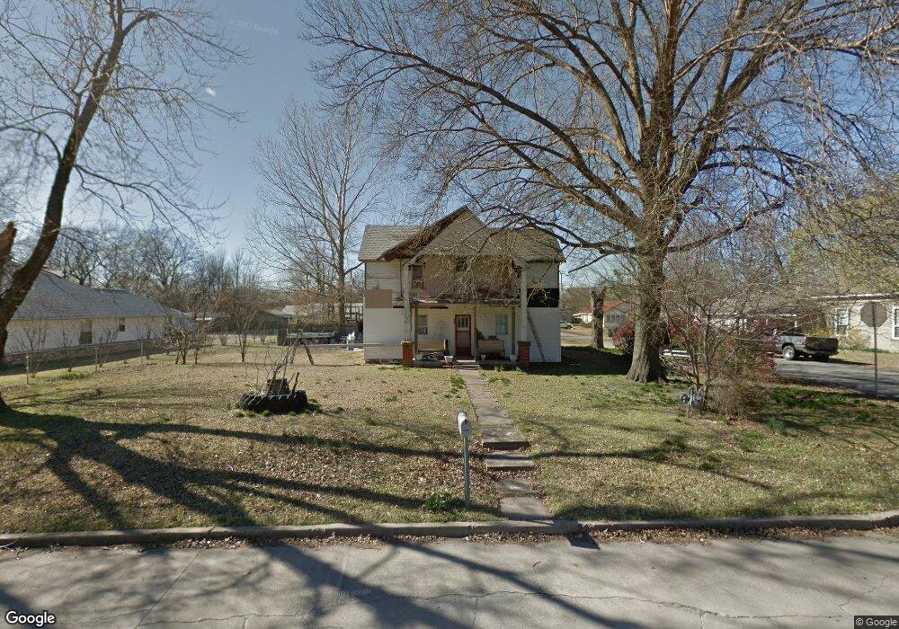 521 N Muskogee Ave, Claremore, OK 74017 - photo 1