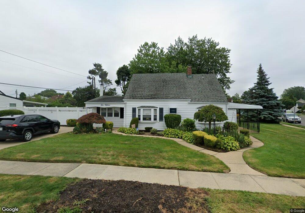 215 Saddle Ln, Levittown, NY 11756 - photo 1