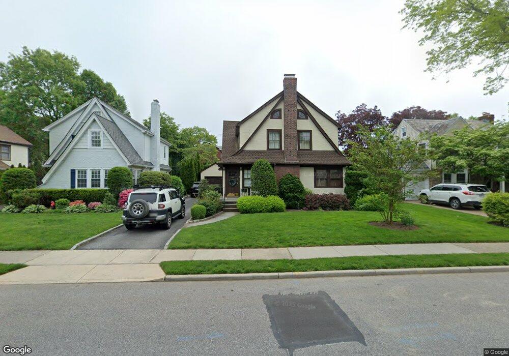 7 Kensington Rd, Garden City, NY 11530 - photo 1