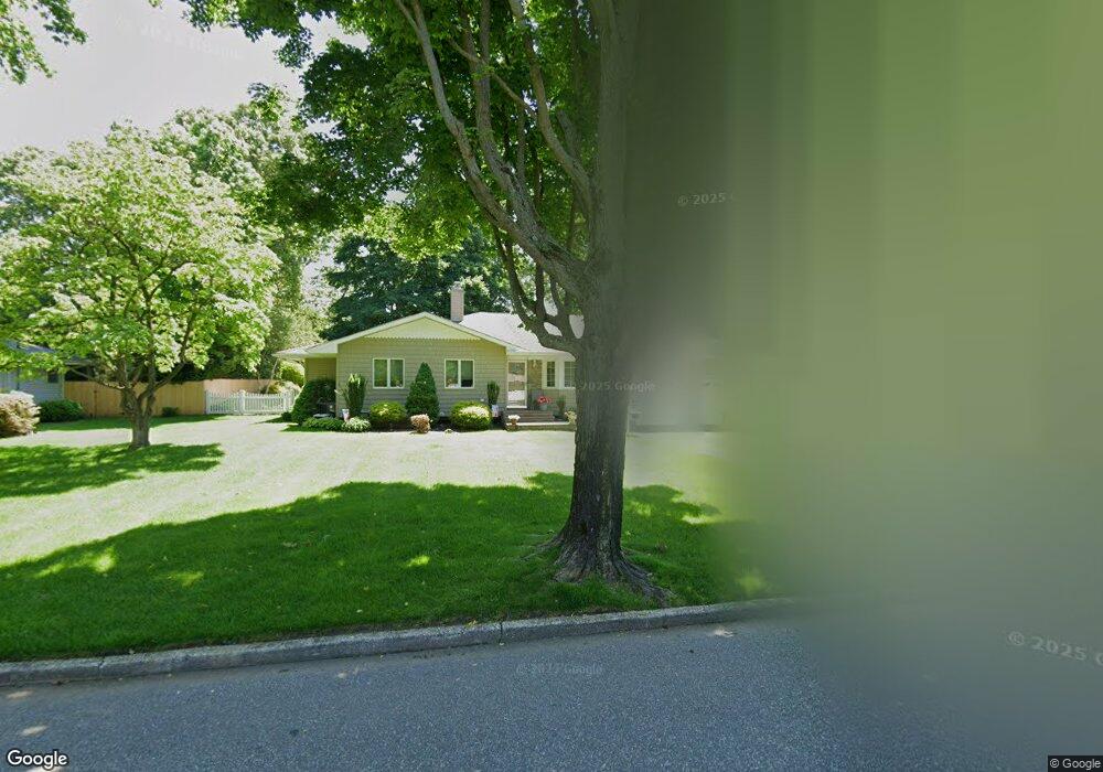 21 Raven Dr, ComMacK, NY 11725 - photo 1