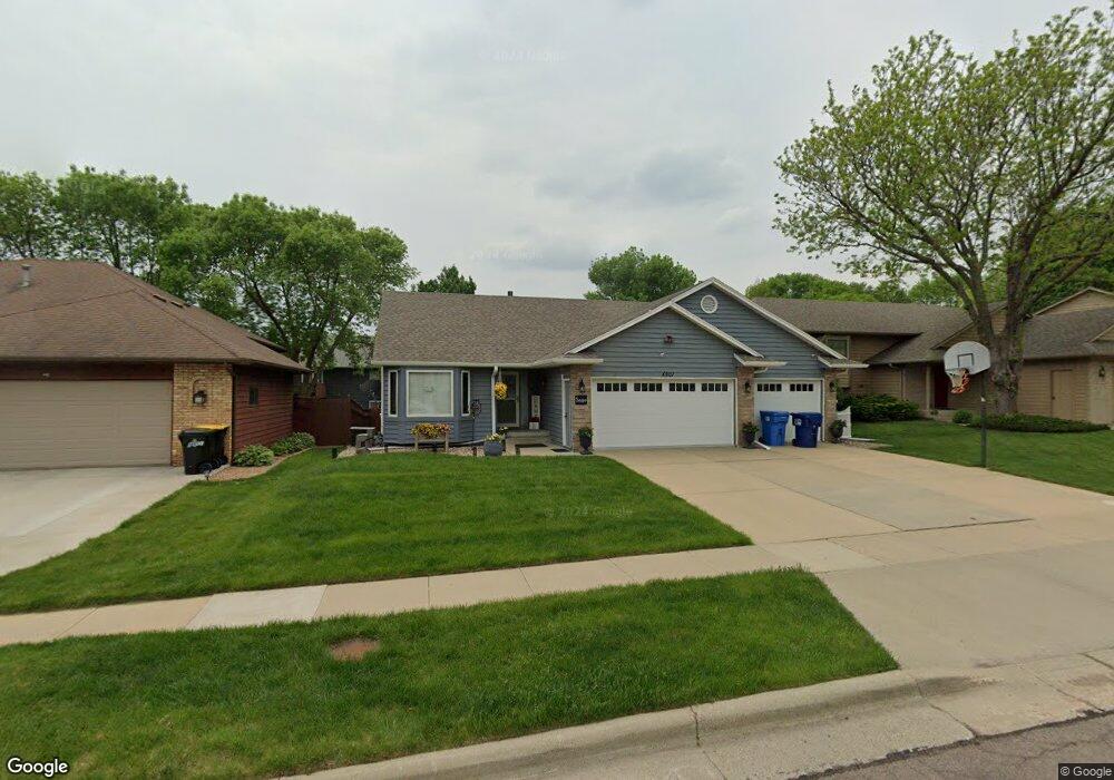 4901 E Blueridge Dr, Sioux Falls, SD 57110 - photo 1
