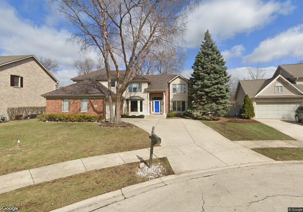 15W330 E Mckenna Ct, Elmhurst, IL 60126 - photo 1