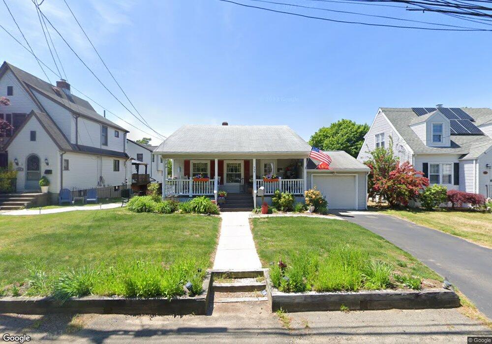 369 Washington Pkwy, Stratford, CT 06615 - photo 1