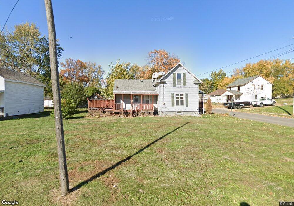 748 N 3rd Ave E, Newton, IA 50208 - photo 1