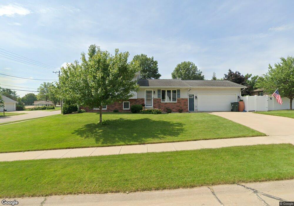 2907 Hillmer Dr SW, Cedar Rapids, IA 52404 - photo 1