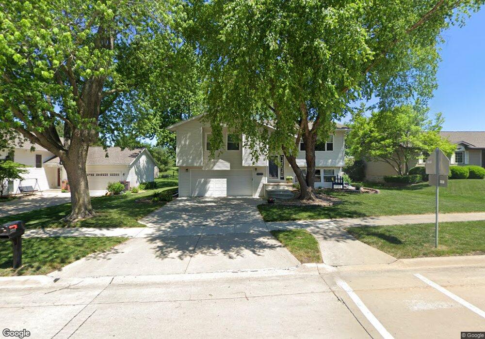 2103 W 8th St, Cedar Falls, IA 50613 - photo 1