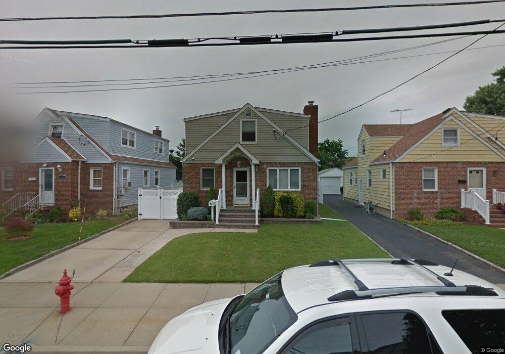 74 Albertson Place, Mineola, NY 11501 - photo 1